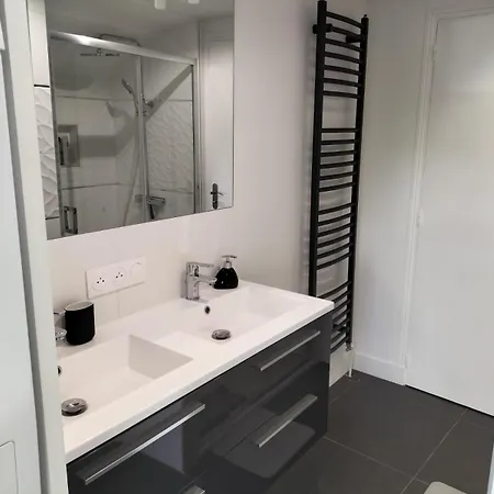 Charmante Maison De *