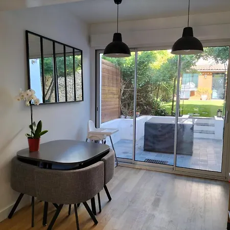 Charmante Maison De Holiday home *